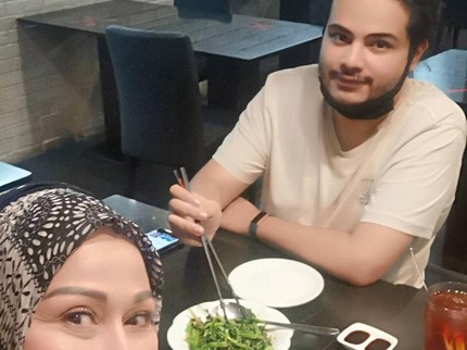 Intip 5 Potret Anak Tampan Camelia Malik yang Jarang Tersorot
