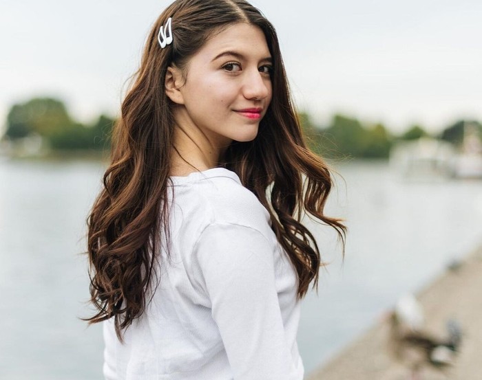 Terakhir ada si cantik Cassandra Lee yang merupakan artis blasteran Indonesia – Prancis. Darah blasterannya turun dari sang ayah yang berasal dari keturunan Prancis, Inggris dan Irlandia. Sementara ibunya, merupakan keturunan asli Jawa. (instagram.com/cassandralee)