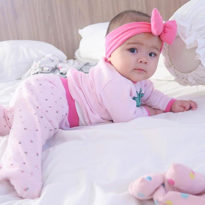 <p>Bayi perempuan blasteran Turki itu dilahirkan pada tanggal 4 Oktober 2020. Aycil kini sudah menginjak usia setengah tahun, Bunda. (Foto: Instagram @poncikduzenli)</p>