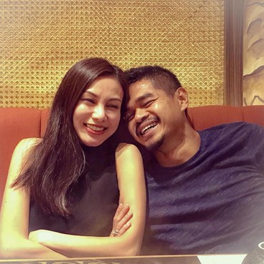 Ceraikan Istri Siri, Foto Mesra Bambang Pamungkas & Istri Sah Disorot