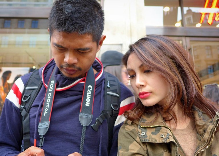 Bambang Pamungkas dan Istri Sah Foto mesra Bambang Pamungkas dengan Istri sah nya kini kembali disorot setelah gugatan tentang asal usul anak oleh Amalia Fujiawati selaku istri siri kepada Bambang dilayangkan. Yuk kita lihat momen mesra Bambang dengan istri sahnya!
