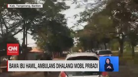 VIDEO: Bawa Ibu Hamil, Ambulans Dihalangi Mobil Pribadi