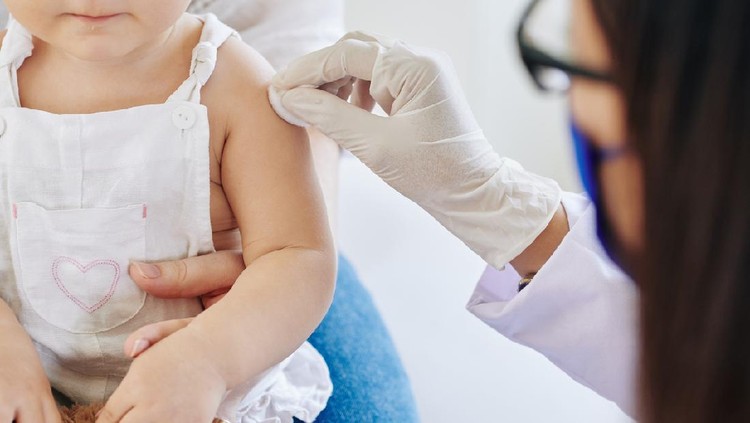 Vaccine, Vaccination Hepatitis B virus for child baby. Doctors vaccinate the thighs of children