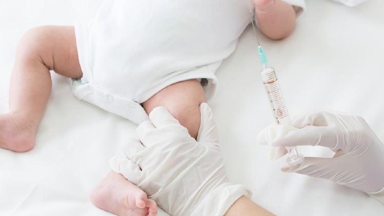 Vaccine, Vaccination Hepatitis B virus for child baby. Doctors vaccinate the thighs of children