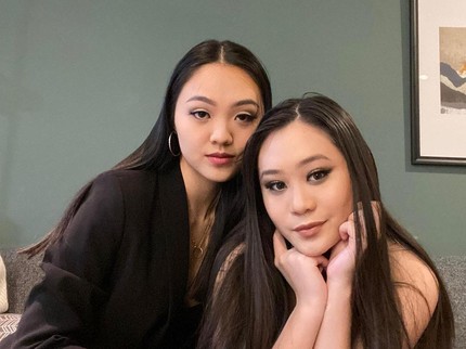 7 Potret Terbaru 2 Putri Cantik Jet Li, Makin Kompak Bun