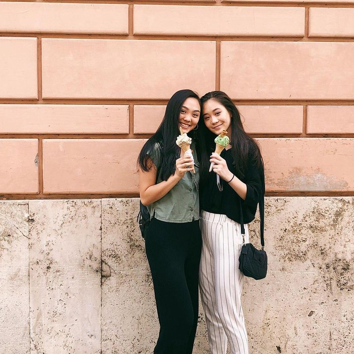 <p>Jane dan Jada kini beranjak dewasa, Bunda. Mereka mewarisi kecantikan dari sang bunda, aktris Nina Li Chi. (Foto: Instagram @janeli419)</p>