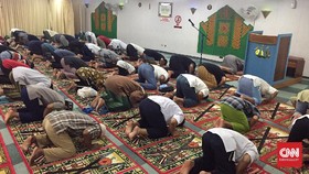 Takmir Masjid Ceramahi Polisi Karena Terapkan Prokes