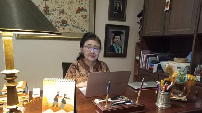 Ketua ITAGI Prof. Dr. Sri Rezeki Hadinegoro menceritakan bagaimana lika-likunya menjadi dokter, termasuk karena anjuran ibunya, sang 'Kartini' di hatinya.