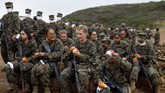 FOTO: Babak Belur Marinir Perempuan AS kala Latihan Tempur Marinir perempuan AS menunjukkan keperkasaannya dalam latihan militer di kamp di San Diego, yang sebelumnya hanya dipakai oleh pasukan laki-laki.