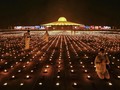 FOTO: Kontroversi Aksi Biksu Thailand Bakar 330 Ribu Lilin