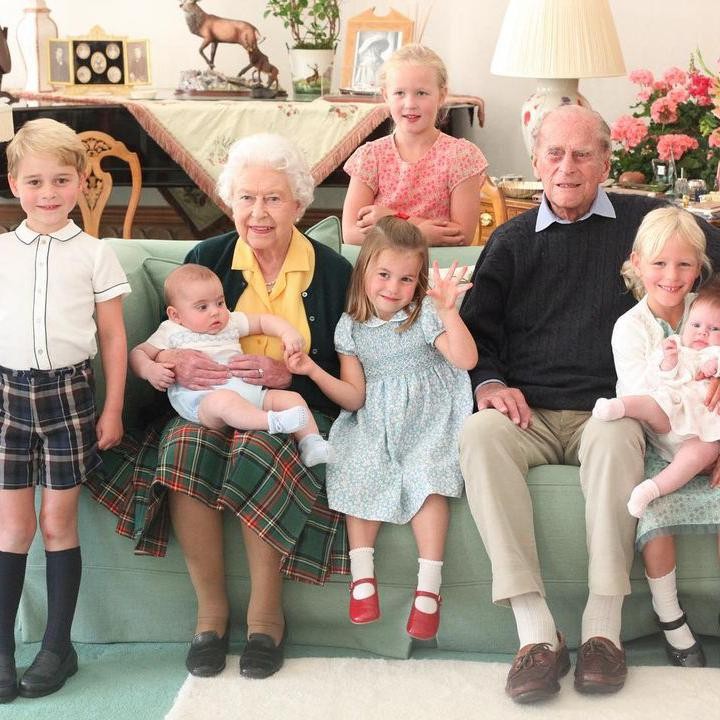 <p>Kate Middleton mengumumkan kehamilan anak ketiganya pada September 2017. Saat itu ia telah memiliki dua anak, George dan Charlotte. Louis menjadi anak kelima dalam garis suksesi takhta Britania Raya. (Foto: Instagram @kensingtonroyal)</p>