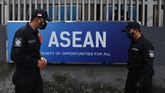 FOTO: Jakarta Bersiap Sambut Pemimpin ASEAN Bahas Myanmar Jakarta bersiap menyambut para pemimpin negara anggota ASEAN yang akan menghadiri KTT untuk membahas pergolakan di Myanmar pada Sabtu (24/4).