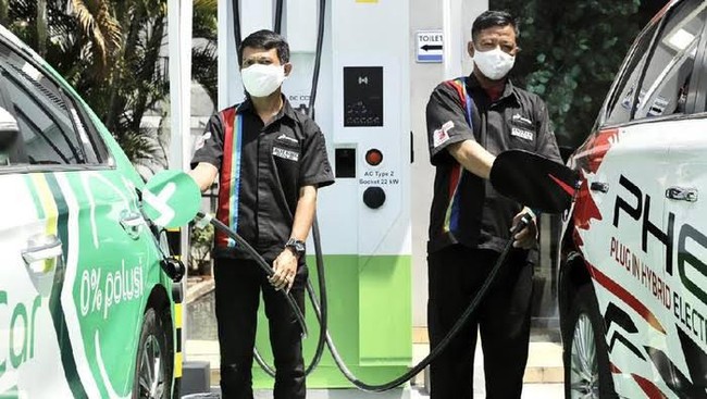 Pengembangan SPKLU Fast Charging oleh Pertamina dengan menggaet Grab Indonesia sebagai perusahaan transportasi berbasis aplikasi yang memiliki mitra pengendara.