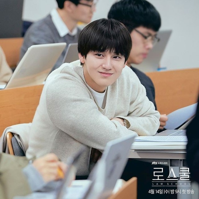 Kim Bum akan berperan sebagai karakter Han Joon Hwi, mahasiswa jurusan Hukum tahun pertama yang mendapatkan posisi teratas di kelasnya (foto: instagram.com/jtbcdrama)