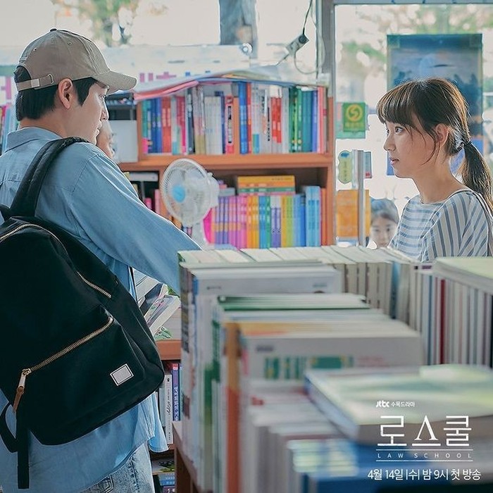 Selain itu, sepertinya disini Kim Bum akan beradu akting dengan Ryu Hye Young sebagai Kang Sol A, penasaran banget bukan sama interaksi manis di antara mereka? (foto:instagram.com/jtbcdrama)