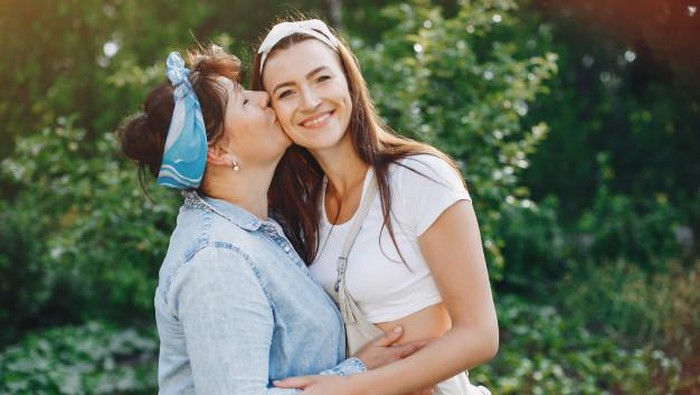Punya Anak Perempuan, Ini yang Harus Kamu Tekankan Saat Mengasuhnya