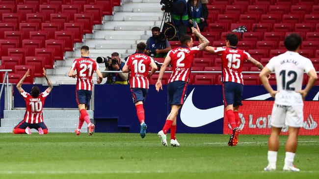 Klasemen Liga Spanyol Usai Barcelona dan Atletico Menang Perubahan terjadi di papan atas klasemen Liga Spanyol setelah Barcelona menang telak 5-2 atas Getafe dan Atletico Madrid mengalahkan Huesca 2-0.