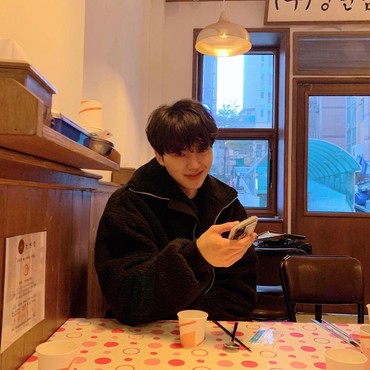 Pesona Si Ganteng Song Kang yang Hari Ini Berulang Tahun ke 27