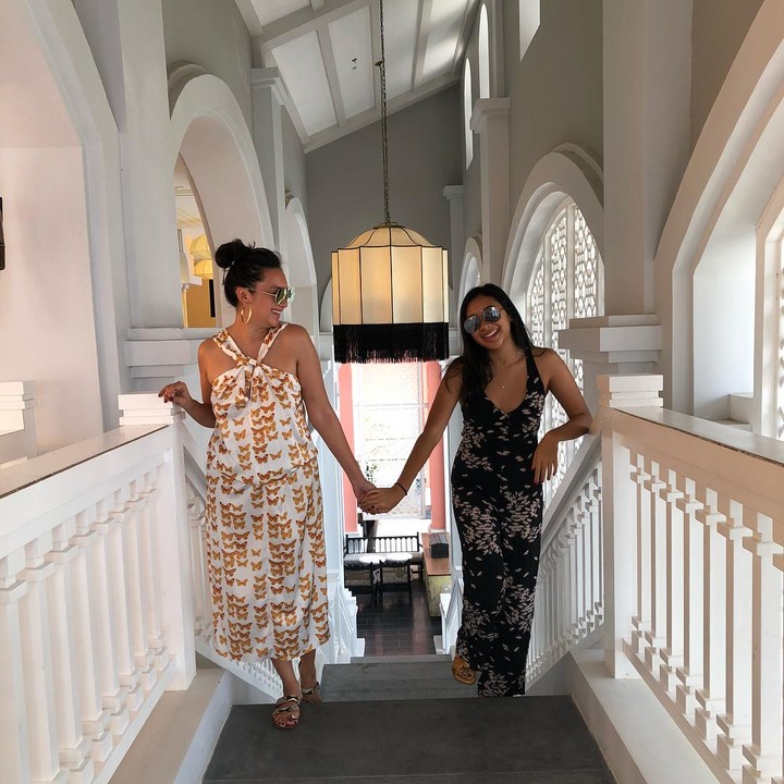 <p>Putri Tata Cahyani menyelesaikan pendidikan SMA di Singapura pada 2018 lalu. Gayanti kini tumbuh menjadi wanita cantik seperti sang Bunda. (Foto: Instagram @tatacahyani)</p>