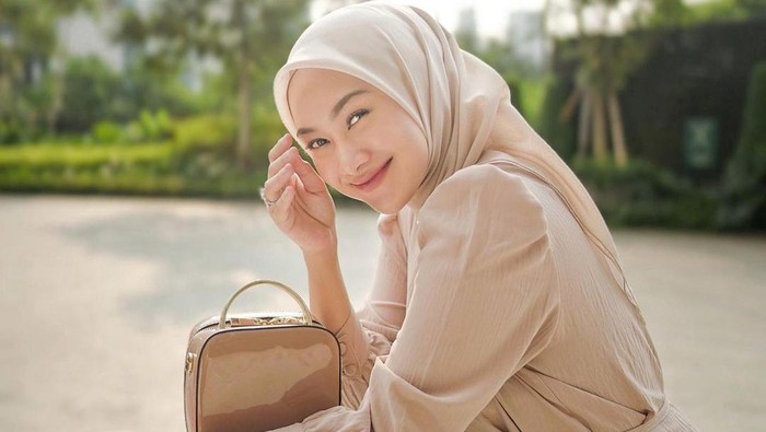 Manis dan Stylish, 6 Outfit Hijab untuk Buka Puasa ala Influencer Cantik