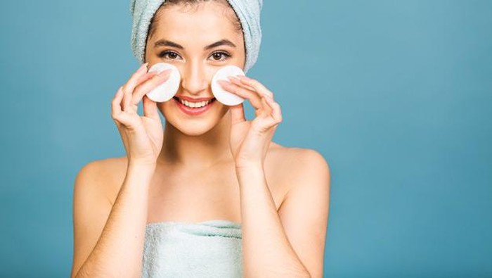 Cara Menggunakan Exfoliating Toner yang Benar Cara Menggunakan Exfoliating Toner yang Benar