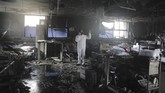 FOTO: Si Jago Merah Merenggut Belasan Nyawa di RS Covid India Setidaknya 13 orang tewas akibat kebakaran di salah satu rumah sakit yang merawat pasien Covid-19 di India pada Jumat (23/4).