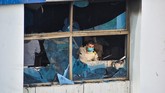 FOTO: Si Jago Merah Merenggut Belasan Nyawa di RS Covid India Setidaknya 13 orang tewas akibat kebakaran di salah satu rumah sakit yang merawat pasien Covid-19 di India pada Jumat (23/4).