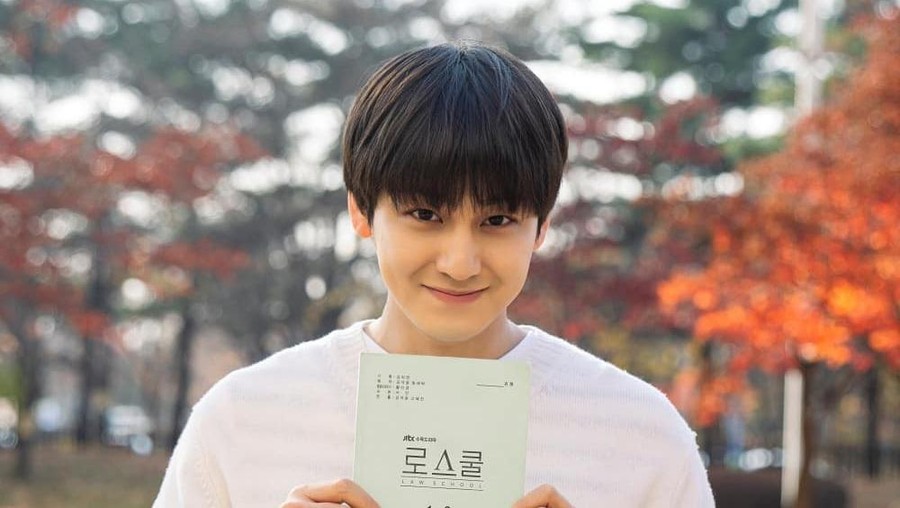 Kim Bum Saat Makan Bareng Lee Dong Wook dan Dapat Food Truck