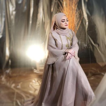 Lirik Lagu Dengan Menyebut Nama Allah - Nathalie Holscher