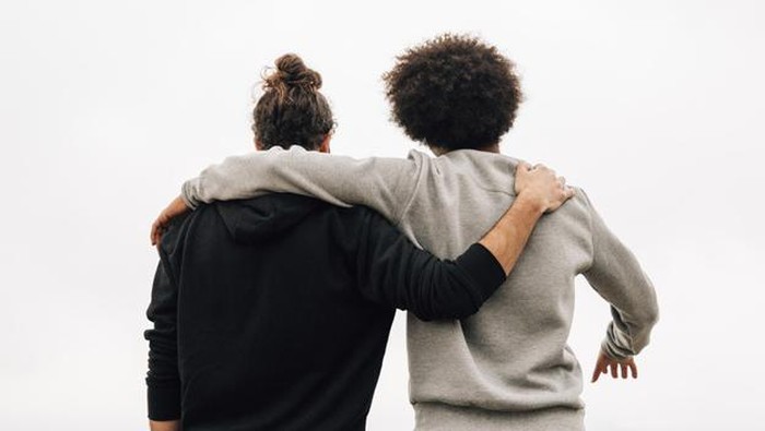 Teman Berkurang Seiring Bertambahnya Usia? Ternyata Alasannya...