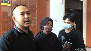 img-title Diberi Alamat Palsu Usai Ibunya Dikasari, Reza Bersikeras Temui Ayah Tiri