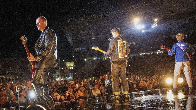 FOTO : 50 Ribu Orang Padati Konser Terbesar Sejak Pandemi