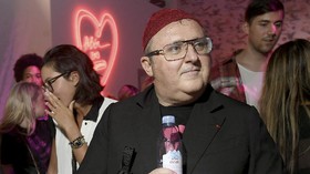 Perancang Busana Alber Elbaz Meninggal Dunia