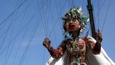 FOTO: MOCCO, Boneka Raksasa Penyemangat Jepang Boneka MOCCO yang berbentuk raksasa akan diarak keliling Jepang sebagai simbol semangat bangkit dari musibah gempa, tsunami dan pandemi.