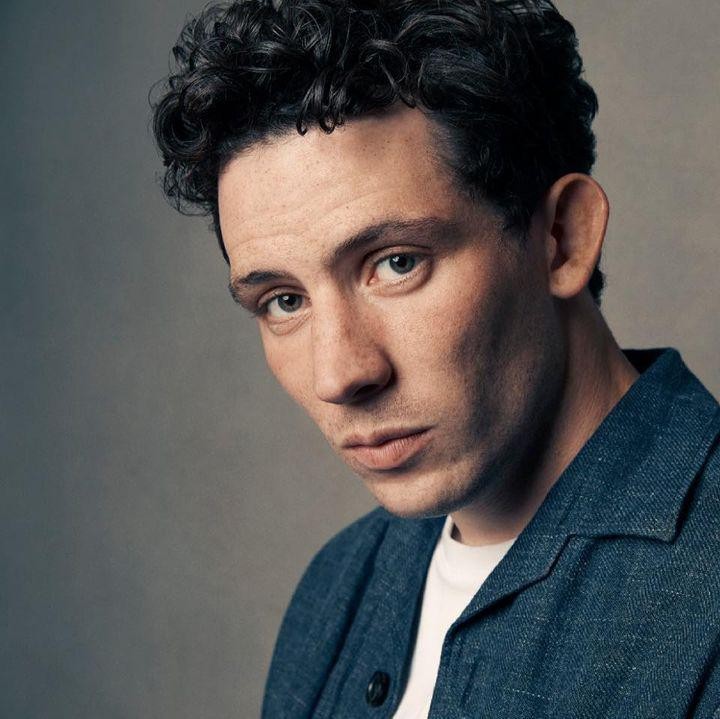 <p>Tahun ini, Josh O’Connor akan memulai proyek barunya dalam serial televisi <em>Romeo and Juliet</em>, Bunda. Ia akan memerankan tokoh Romeo lho. (Foto: Instagram @thecrownnetflix)</p>