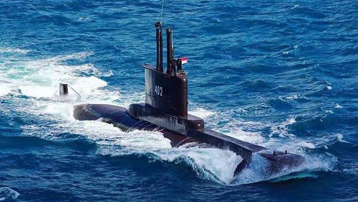 Kapal selam KRI Nanggala-402 sempat dinyatakan hilang kontak sebelum akhirnya tenggelam&period; Yuk kita tengok lagi kenangan foto Kapal Selam KRI Nanggala-402&excl;