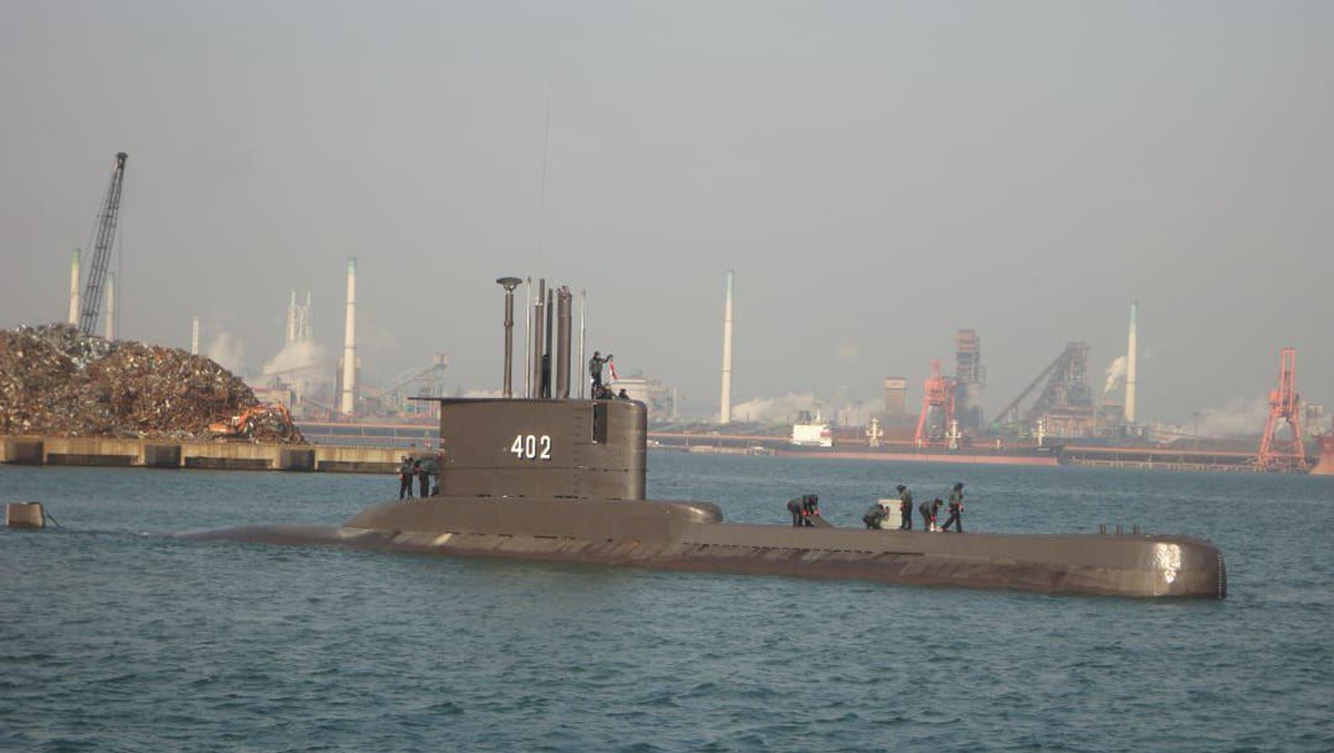 Kapal selam KRI Nanggala-402 sempat dinyatakan hilang kontak sebelum akhirnya tenggelam&period; Yuk kita tengok lagi kenangan foto Kapal Selam KRI Nanggala-402&excl;