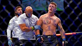 Dihajar Smith, Crute Cedera Saraf Mengerikan di UFC 261