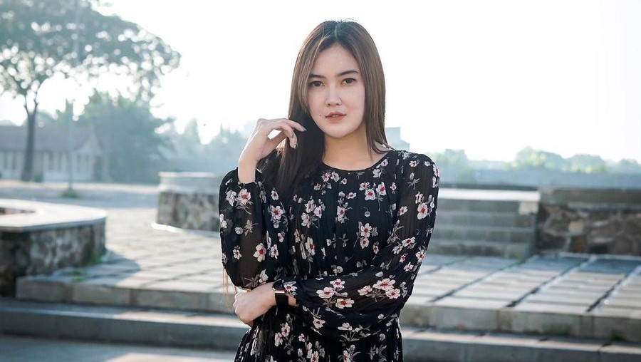 Berita bahagia datang dari pasangan Dory Harsa dan Nella Kharisma yang baru saja mengumumkan kehamilannya yang telah berusia 6 bulan. Yuk kita intip penampilan Nella!