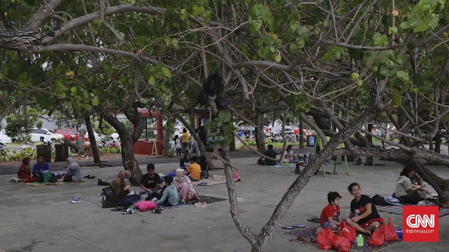 Kemenparekraf mengimbau masyarakat tak berwisata ke luar kota saat libur Lebaran 2021 supaya penyebaran virus corona tak makin meluas.
