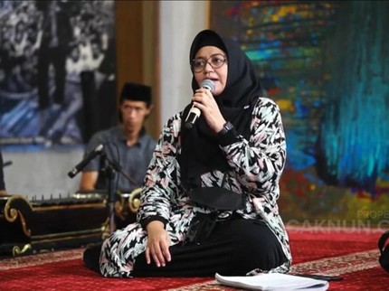 Cerita Novia Kolopaking Pilih Diam ketika Cak Nun Dihujat Usai Dirinya Mundur Jadi Artis