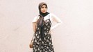 Selebgram Awkarin mengunggah OOTD nya menggunakan hijab selama bulan ramadhan di akun Instagramnya&period; Yuk kita intip bagaimana OOTD ala awkarin selama Ramadhan ini&excl;