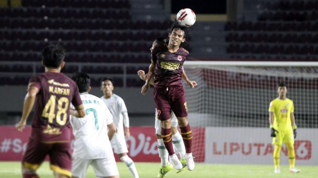 Pelatih PSM Makassar, Milomir Seslija, meminta skuadnya bermain dengan hati saat bentrok dengan Arema FC di Stadion Pakansari, Minggu (5/9).