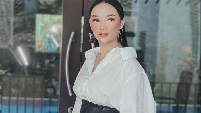Potret Terbaru Zaskia Gotik Setelah Melahirkan, Turun 7 Kg! Potret Terbaru Zaskia Gotik Setelah Melahirkan, Turun 7 Kg!