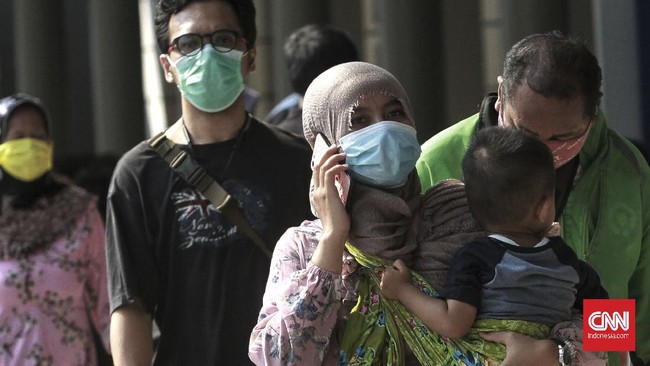 Kemenkes meminta masyarakat memakai masker dobel guna mencegah corona varian delta yang penularannya lebih cepat.