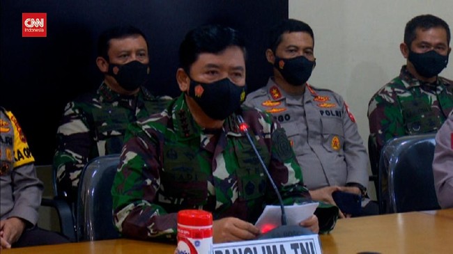 Panglima TNI dan Kapolri melakukan kunjungan ke Papua untuk meninjau penanganan KKB. Kunjungan juga dimaksudkan untuk memantau kesiapan PON.