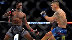 UFC 261: Rekor Unik Uriah Hall Usai Insiden Kaki Patah