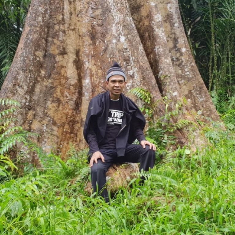 Ustaz Abdul Somad Ustaz Abdul Somad dikabarkan akan melepaskan status nya sebagai duda dengan menikahi seorang gadis yang berusia 19 tahun. Yuk kita intip potret Ustad Abdul Somad!