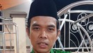 Ustaz Abdul Somad Ustaz Abdul Somad dikabarkan akan melepaskan status nya sebagai duda dengan menikahi seorang gadis yang berusia 19 tahun. Yuk kita intip potret Ustad Abdul Somad!