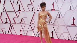 Foto Red Carpet Oscar 2021, Glamor dalam Balutan Putih dan Emas